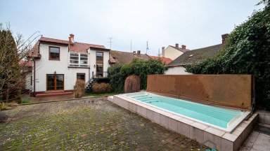 Prodej rodinného domu v centru Svitav s garáží a bazénem