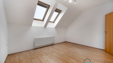 Prodej podkrovního bytu 4+kk a dvě garážová stání v Olomouci