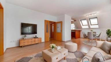 Prodej podkrovního bytu 4+kk a dvě garážová stání v Olomouci