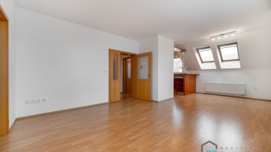 Prodej podkrovního bytu 4+kk a dvě garážová stání v Olomouci