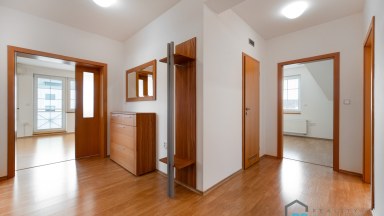 Prodej podkrovního bytu 4+kk a dvě garážová stání v Olomouci